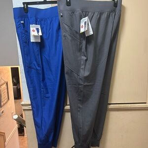 NWT ClimateRight by Cuddl Duds Two Pairs of 7 Pocket Jogger Scrub Pants.